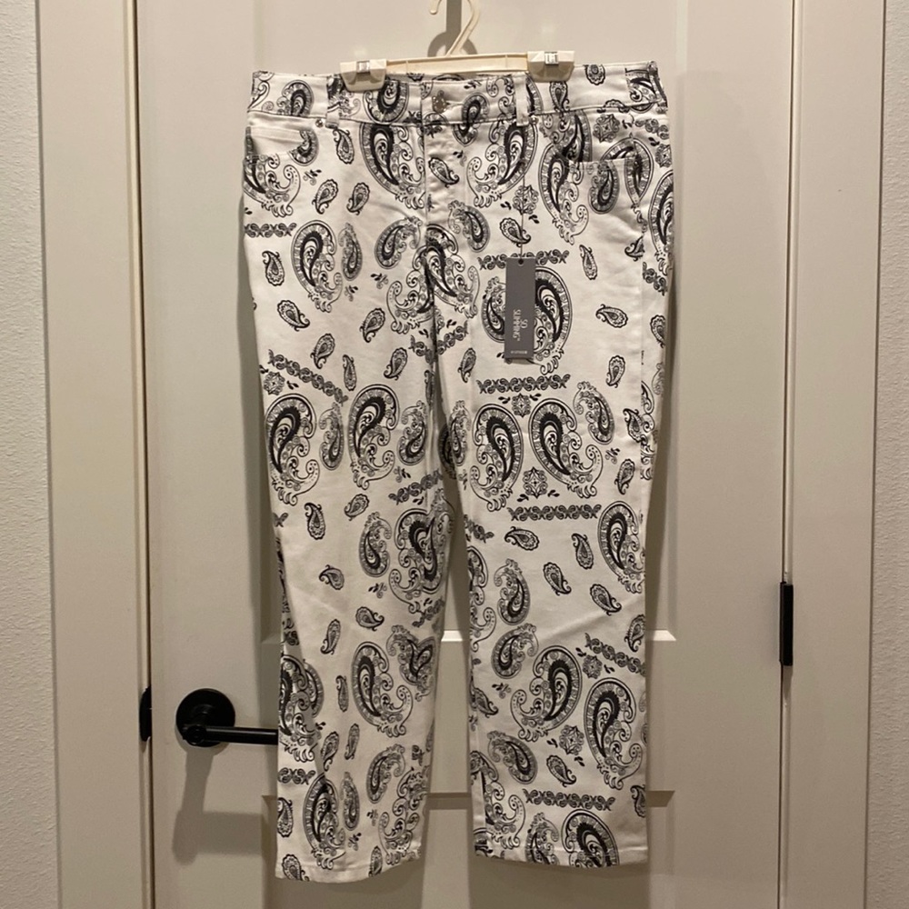 Chico’s So Slimming Crop Pants.